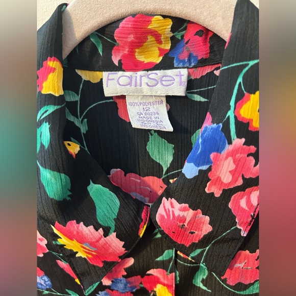 Vintage Button Up Floral Blouse - Picture 6 of 6